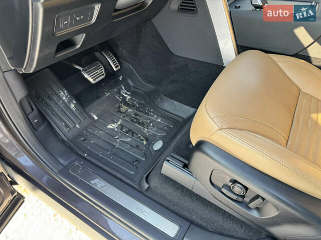 Сірий Ленд Ровер Діскавері, об'ємом двигуна 3 л та пробігом 45 тис. км за 78000 $, фото 17 на Automoto.ua