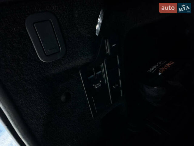 Сірий Ленд Ровер Діскавері, об'ємом двигуна 3 л та пробігом 45 тис. км за 78000 $, фото 29 на Automoto.ua