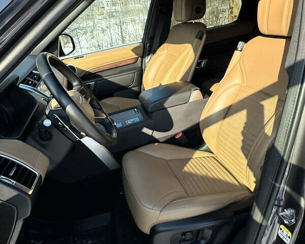 Сірий Ленд Ровер Діскавері, об'ємом двигуна 3 л та пробігом 45 тис. км за 78000 $, фото 24 на Automoto.ua