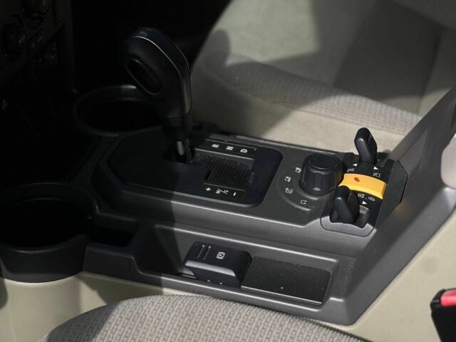 Синій Ленд Ровер Діскавері, об'ємом двигуна 4.4 л та пробігом 230 тис. км за 10850 $, фото 9 на Automoto.ua