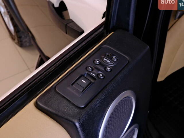 Синій Ленд Ровер Діскавері, об'ємом двигуна 2.7 л та пробігом 266 тис. км за 12900 $, фото 30 на Automoto.ua