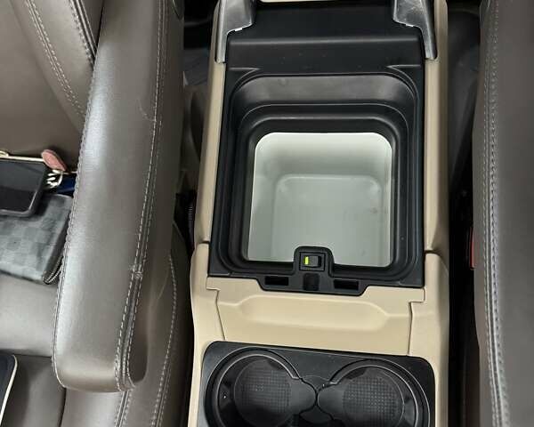 Синій Ленд Ровер Діскавері, об'ємом двигуна 2.99 л та пробігом 190 тис. км за 18399 $, фото 24 на Automoto.ua