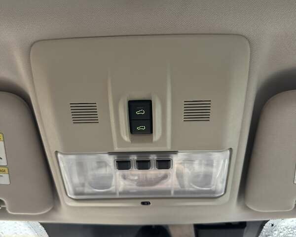 Синій Ленд Ровер Діскавері, об'ємом двигуна 2.99 л та пробігом 190 тис. км за 18399 $, фото 21 на Automoto.ua