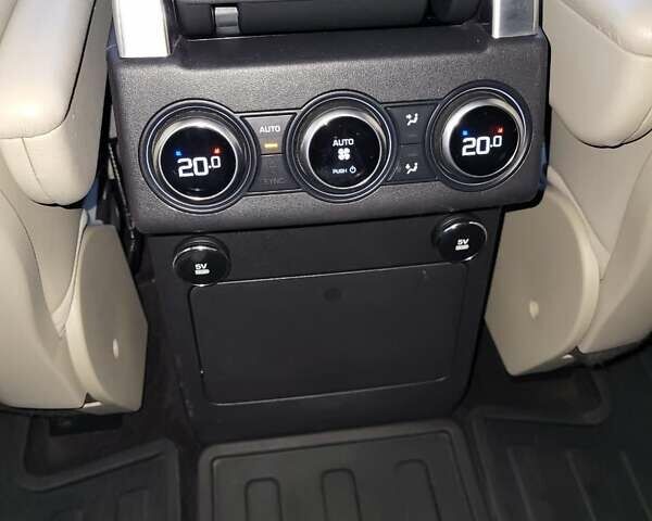 Синій Ленд Ровер Діскавері, об'ємом двигуна 3 л та пробігом 135 тис. км за 33700 $, фото 22 на Automoto.ua