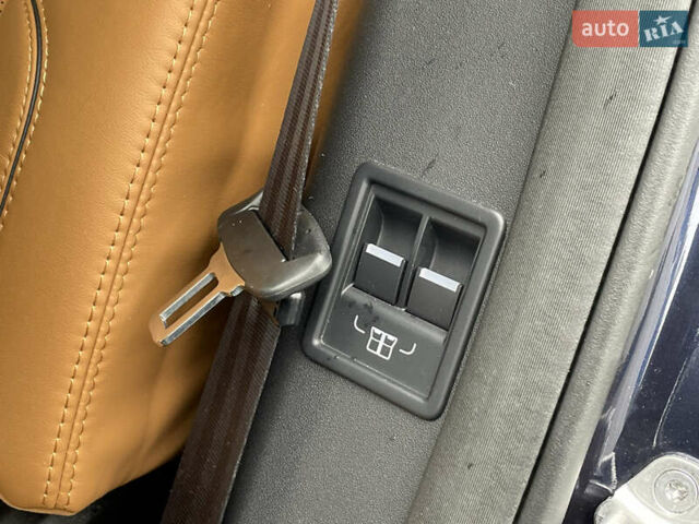 Синій Ленд Ровер Діскавері, об'ємом двигуна 3 л та пробігом 98 тис. км за 27900 $, фото 25 на Automoto.ua