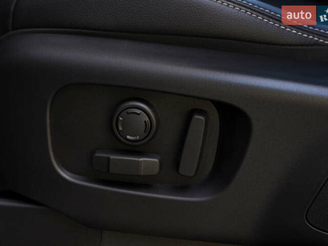 Ленд Ровер Дискавери 2023 в Киеве на Automoto.ua Синий Ленд Ровер Дискавери, объемом двигателя 3 л и пробегом 42 тыс. км за 61500 $, фото 24 на Automoto.ua