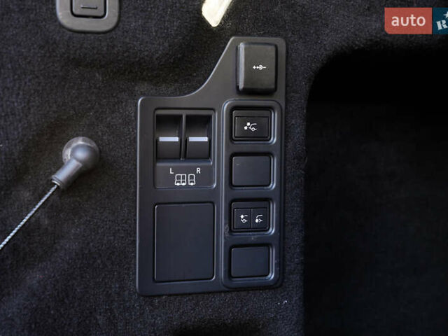 Ленд Ровер Дискавери 2023 в Киеве на Automoto.ua Синий Ленд Ровер Дискавери, объемом двигателя 3 л и пробегом 42 тыс. км за 61500 $, фото 33 на Automoto.ua