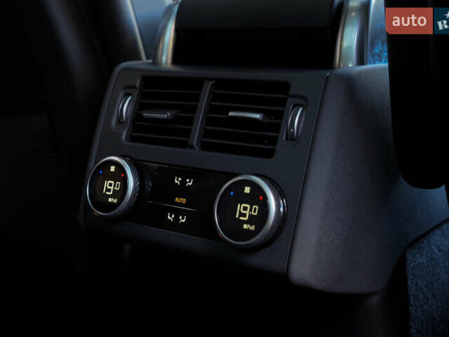 Ленд Ровер Дискавери 2023 в Киеве на Automoto.ua Синий Ленд Ровер Дискавери, объемом двигателя 3 л и пробегом 42 тыс. км за 61500 $, фото 19 на Automoto.ua