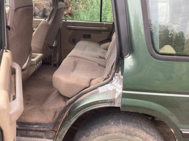 Зеленый Ленд Ровер Дискавери, объемом двигателя 2.5 л и пробегом 223 тыс. км за 2100 $, фото 3 на Automoto.ua