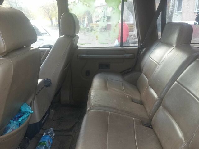 Зелений Ленд Ровер Діскавері, об'ємом двигуна 2.5 л та пробігом 300 тис. км за 1790 $, фото 12 на Automoto.ua