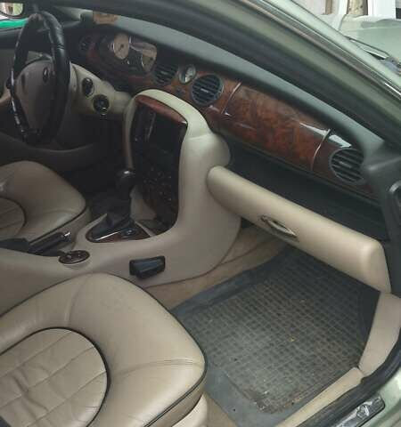 Зеленый Ленд Ровер Дискавери, объемом двигателя 2 л и пробегом 280 тыс. км за 3700 $, фото 6 на Automoto.ua