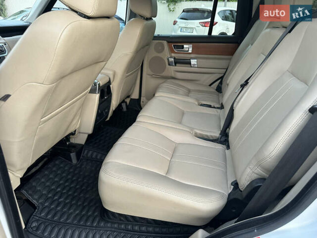 Зелений Ленд Ровер Діскавері, об'ємом двигуна 2.99 л та пробігом 172 тис. км за 26400 $, фото 25 на Automoto.ua