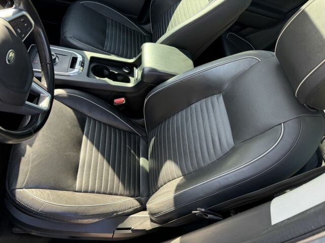 Зелений Ленд Ровер Діскавері, об'ємом двигуна 2 л та пробігом 123 тис. км за 21000 $, фото 7 на Automoto.ua