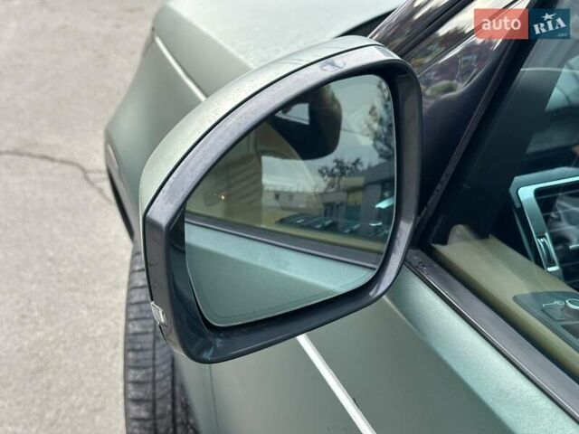 Зелений Ленд Ровер Діскавері, об'ємом двигуна 3 л та пробігом 72 тис. км за 38490 $, фото 16 на Automoto.ua