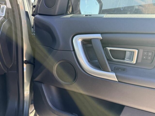 Зелений Ленд Ровер Діскавері, об'ємом двигуна 2 л та пробігом 123 тис. км за 21000 $, фото 4 на Automoto.ua