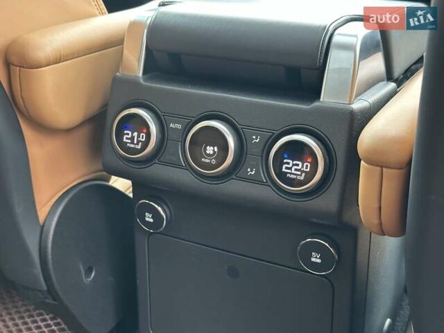 Зелений Ленд Ровер Діскавері, об'ємом двигуна 3 л та пробігом 72 тис. км за 38490 $, фото 38 на Automoto.ua