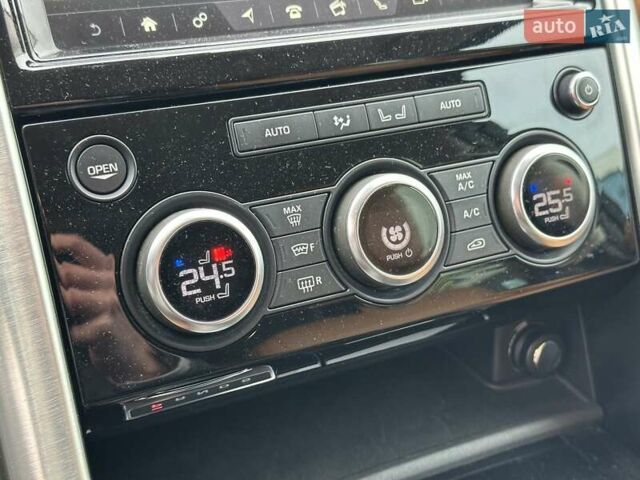 Зелений Ленд Ровер Діскавері, об'ємом двигуна 3 л та пробігом 72 тис. км за 38490 $, фото 26 на Automoto.ua