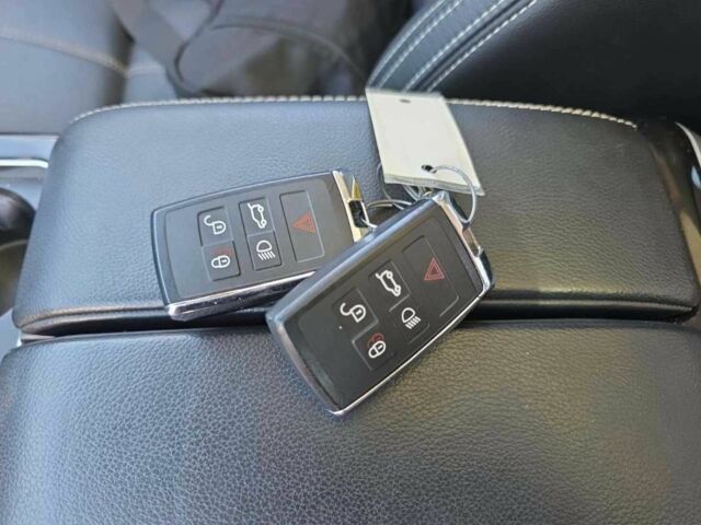 Белый Ленд Ровер Другая, объемом двигателя 0 л и пробегом 11 тыс. км за 38000 $, фото 12 на Automoto.ua