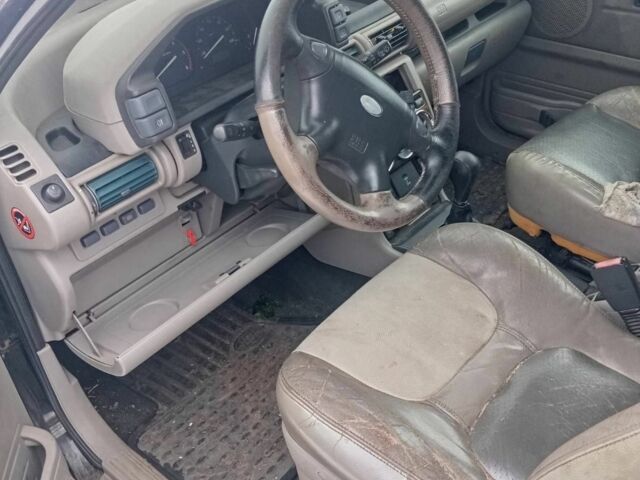 Чорний Ленд Ровер Інша, об'ємом двигуна 2 л та пробігом 300 тис. км за 1200 $, фото 4 на Automoto.ua