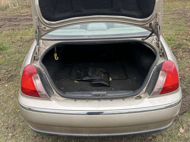 Серый Ленд Ровер Другая, объемом двигателя 2 л и пробегом 221 тыс. км за 1194 $, фото 7 на Automoto.ua