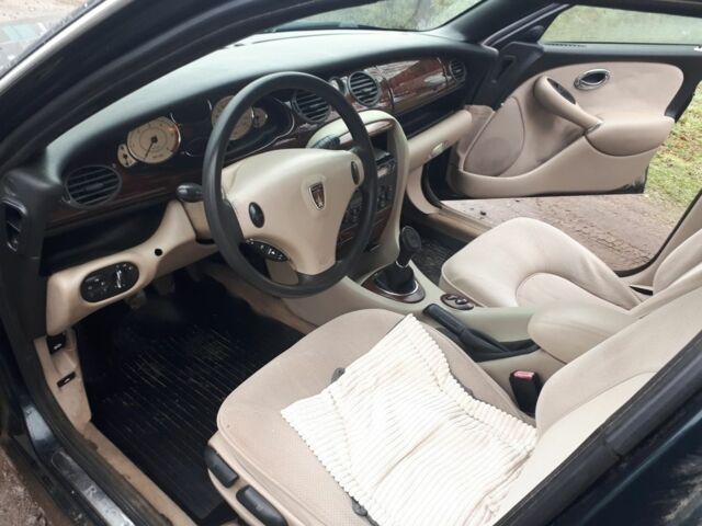 Зелений Ленд Ровер Інша, об'ємом двигуна 2 л та пробігом 300 тис. км за 1500 $, фото 4 на Automoto.ua