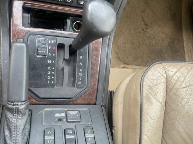 Зелений Ленд Ровер Інша, об'ємом двигуна 4 л та пробігом 230 тис. км за 2800 $, фото 6 на Automoto.ua