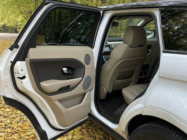 Белый Ленд Ровер Эвок, объемом двигателя 2 л и пробегом 181 тыс. км за 15800 $, фото 1 на Automoto.ua