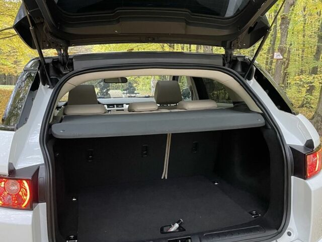 Белый Ленд Ровер Эвок, объемом двигателя 2 л и пробегом 181 тыс. км за 15800 $, фото 7 на Automoto.ua