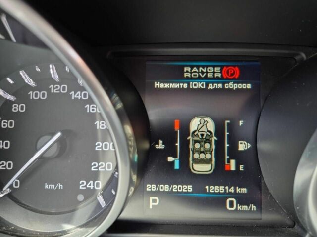 Білий Ленд Ровер Евок, об'ємом двигуна 2.2 л та пробігом 127 тис. км за 17999 $, фото 15 на Automoto.ua