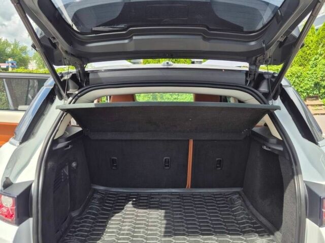 Білий Ленд Ровер Евок, об'ємом двигуна 2.2 л та пробігом 127 тис. км за 17999 $, фото 11 на Automoto.ua