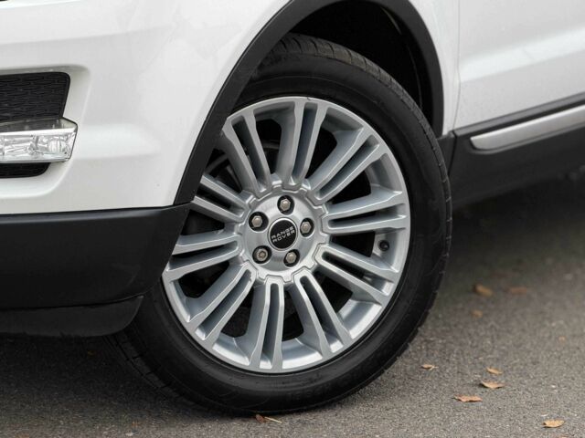 Белый Ленд Ровер Эвок, объемом двигателя 2 л и пробегом 125 тыс. км за 14800 $, фото 4 на Automoto.ua