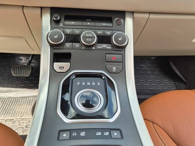 Білий Ленд Ровер Евок, об'ємом двигуна 2.2 л та пробігом 126 тис. км за 18000 $, фото 12 на Automoto.ua