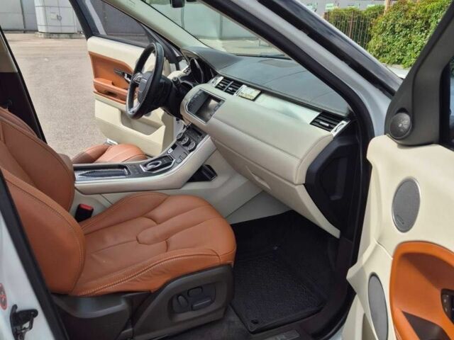 Белый Ленд Ровер Эвок, объемом двигателя 2.2 л и пробегом 126 тыс. км за 18000 $, фото 9 на Automoto.ua