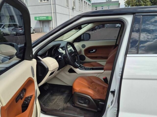 Білий Ленд Ровер Евок, об'ємом двигуна 2.2 л та пробігом 127 тис. км за 17999 $, фото 10 на Automoto.ua