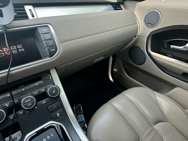 Белый Ленд Ровер Эвок, объемом двигателя 2.2 л и пробегом 168 тыс. км за 19000 $, фото 4 на Automoto.ua