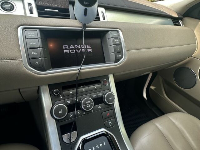 Білий Ленд Ровер Евок, об'ємом двигуна 2.2 л та пробігом 173 тис. км за 18500 $, фото 5 на Automoto.ua