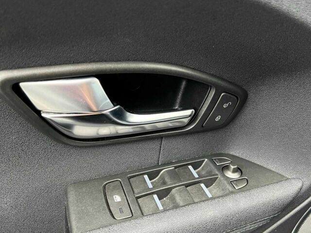 Білий Ленд Ровер Евок, об'ємом двигуна 2.2 л та пробігом 255 тис. км за 15500 $, фото 7 на Automoto.ua