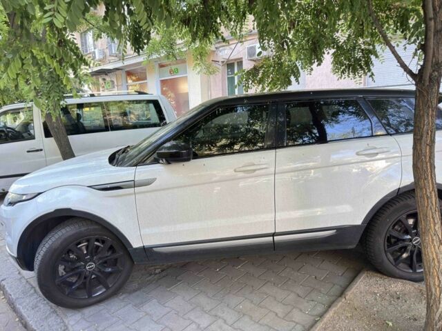 Белый Ленд Ровер Эвок, объемом двигателя 2.2 л и пробегом 145 тыс. км за 20000 $, фото 2 на Automoto.ua