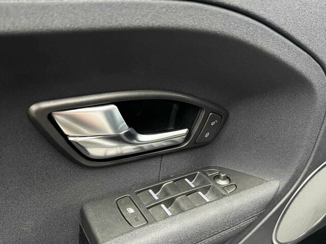 Білий Ленд Ровер Евок, об'ємом двигуна 2.2 л та пробігом 255 тис. км за 15500 $, фото 14 на Automoto.ua