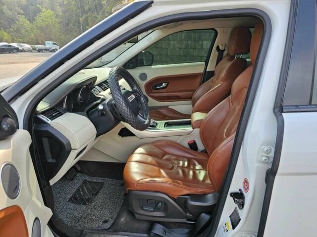 Белый Ленд Ровер Эвок, объемом двигателя 2.2 л и пробегом 178 тыс. км за 5500 $, фото 7 на Automoto.ua