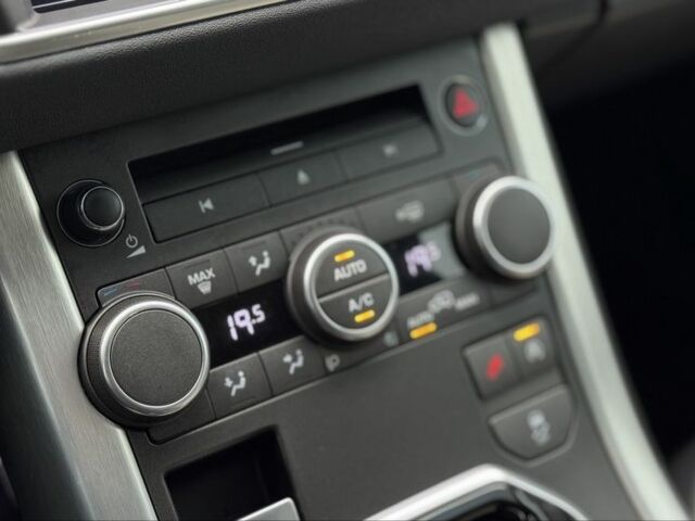 Белый Ленд Ровер Эвок, объемом двигателя 2 л и пробегом 165 тыс. км за 15400 $, фото 2 на Automoto.ua