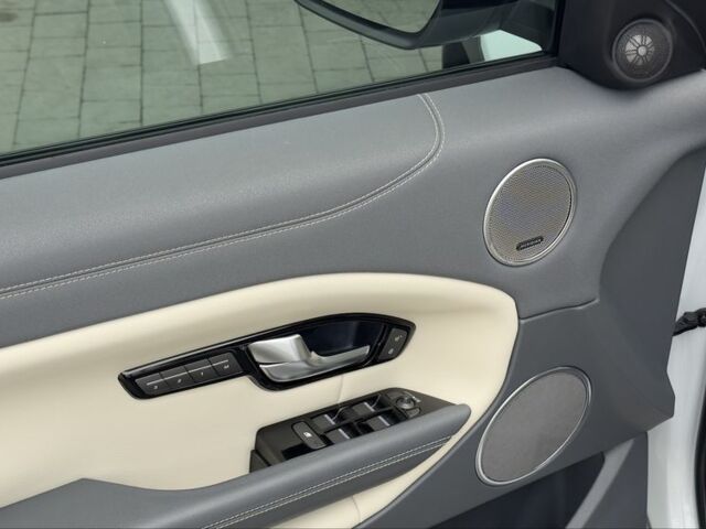 Белый Ленд Ровер Эвок, объемом двигателя 2 л и пробегом 165 тыс. км за 15400 $, фото 7 на Automoto.ua