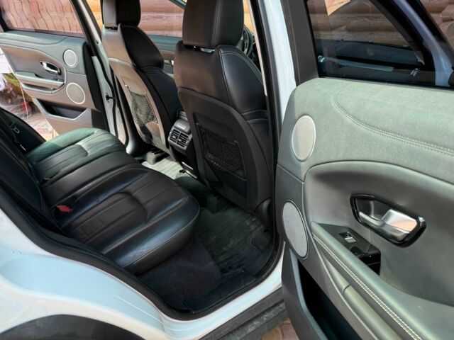 Белый Ленд Ровер Эвок, объемом двигателя 2 л и пробегом 96 тыс. км за 22500 $, фото 5 на Automoto.ua