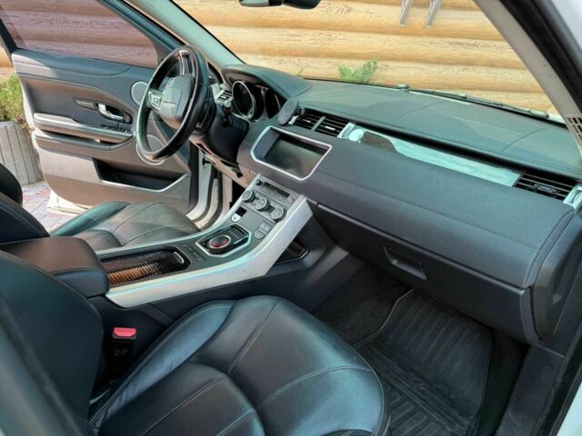 Белый Ленд Ровер Эвок, объемом двигателя 2 л и пробегом 96 тыс. км за 22500 $, фото 6 на Automoto.ua