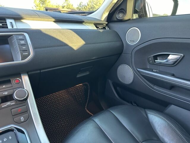 Чорний Ленд Ровер Евок, об'ємом двигуна 2 л та пробігом 165 тис. км за 15500 $, фото 7 на Automoto.ua