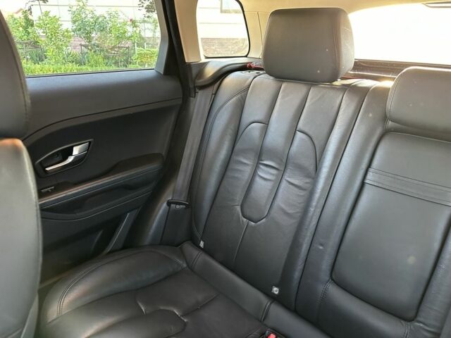 Чорний Ленд Ровер Евок, об'ємом двигуна 2 л та пробігом 165 тис. км за 15500 $, фото 6 на Automoto.ua