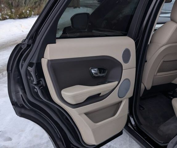 Чорний Ленд Ровер Евок, об'ємом двигуна 2 л та пробігом 228 тис. км за 15999 $, фото 13 на Automoto.ua