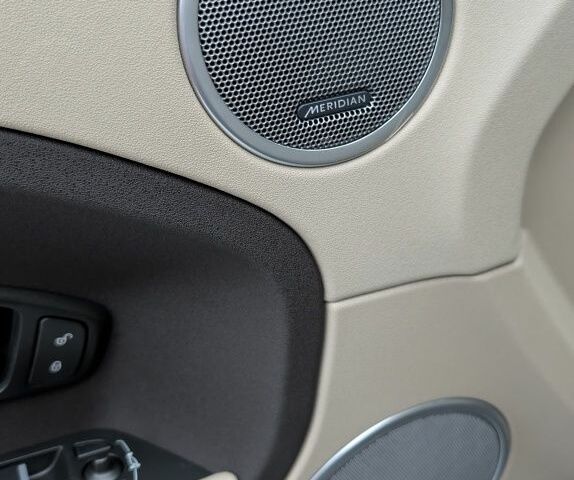 Чорний Ленд Ровер Евок, об'ємом двигуна 2 л та пробігом 228 тис. км за 15999 $, фото 16 на Automoto.ua