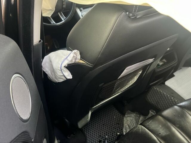 Черный Ленд Ровер Эвок, объемом двигателя 2.2 л и пробегом 170 тыс. км за 8700 $, фото 5 на Automoto.ua