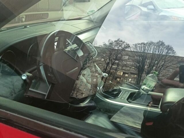 Красный Ленд Ровер Эвок, объемом двигателя 2 л и пробегом 147 тыс. км за 19500 $, фото 5 на Automoto.ua